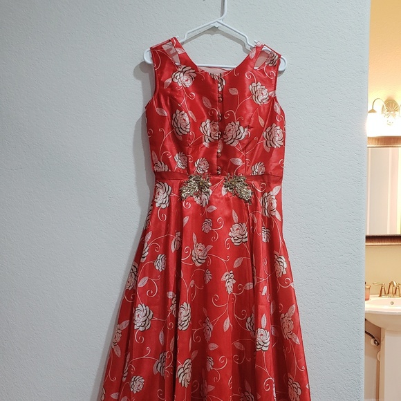 Long gown - Picture 2 of 7